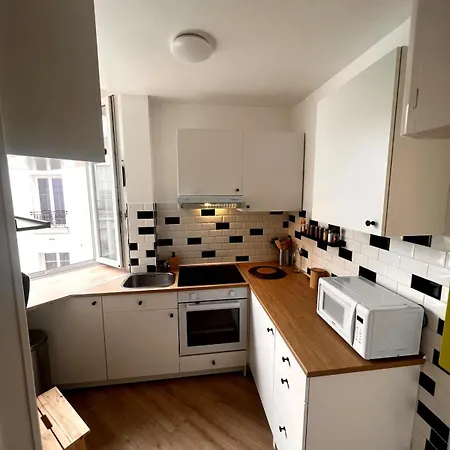 A Stone's Throw From The Eiffel Tower Apartmán